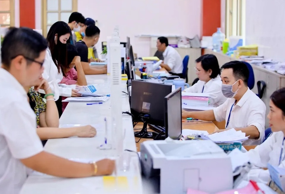 Tiêu chuẩn bằng cấp theo hướng dẫn mới nhất đối với cán bộ, công chức: Bằng tại chức, hệ vừa làm vừa học có đáp ứng được yêu cầu?