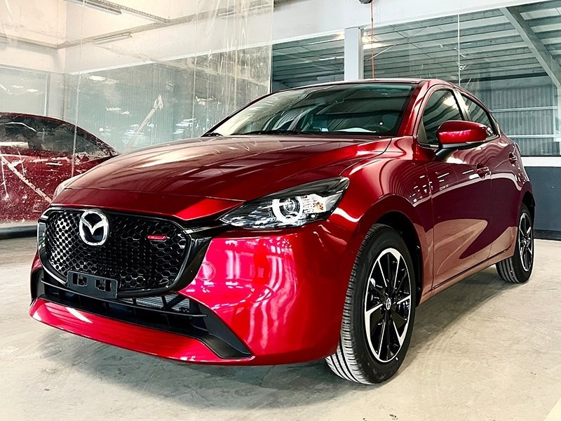 Thị trường Sedan hạng B ảm đạm trong tháng Ngâu, lần đầu tiên Mazda2 tạo cú sốc doanh số