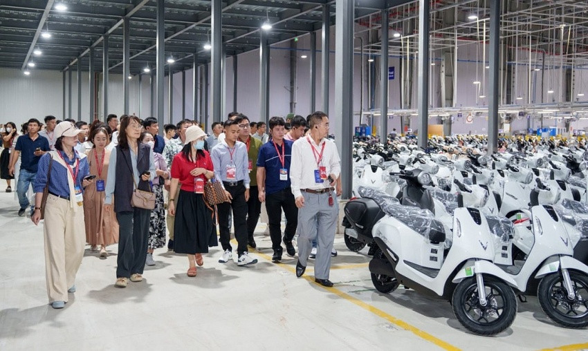 Tỷ phú Phạm Nhật Vượng đặt mục tiêu chiếm 50% thị phần xe máy Việt Nam, 600 nhà phân phối đồng lòng giúp sức