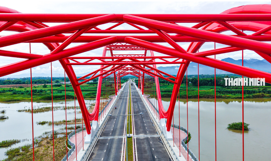 Hôm nay, cây cầu vòm thép đầu tiên của tỉnh Quảng Ngãi chính thức khánh thành- Ảnh 2.