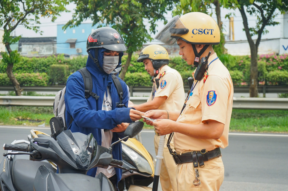 Từ nay, TP. Hồ Chí Minh tăng cường xử phạt lỗi giao thông mà phần lớn người đi xe máy mắc phải: Người dân lưu ý! - ảnh 1