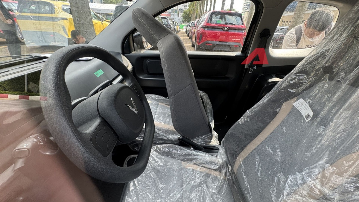 VinFast Minio Green 'không che' tại Hà Nội: Giá 269 triệu, cụm đèn ‘ăn tiền’, chìa khoá cơ, dân độ xe thoả sức sáng tạo