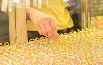 Giá vàng đồng loạt đứng im