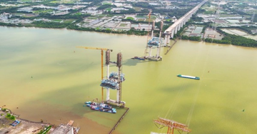 Sắp thành hình cầu dây văng tĩnh không cao nhất Việt Nam, kết nối đến siêu sân bay 16 tỷ USD