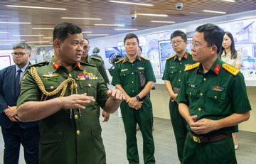 Tận mắt thấy tiềm lực của Viettel, lãnh đạo Quân đội Hoàng gia Brunei thừa nhận 'rất khâm phục'