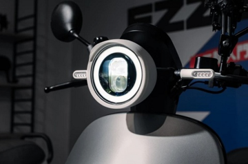 'Xe điện quốc dân' ra mắt, giá mềm chỉ 30 triệu: Thiết kế sang xịn, có cả tính năng như trên ô tô