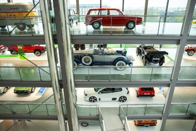 Chiêm ngưỡng cận cảnh nhà máy sản xuất ô tô lớn nhất thế giới: Biểu tượng là 2 toà tháp chọc trời tự động 'nuốt' và 'nhả' 500 chiếc xe mỗi ngày