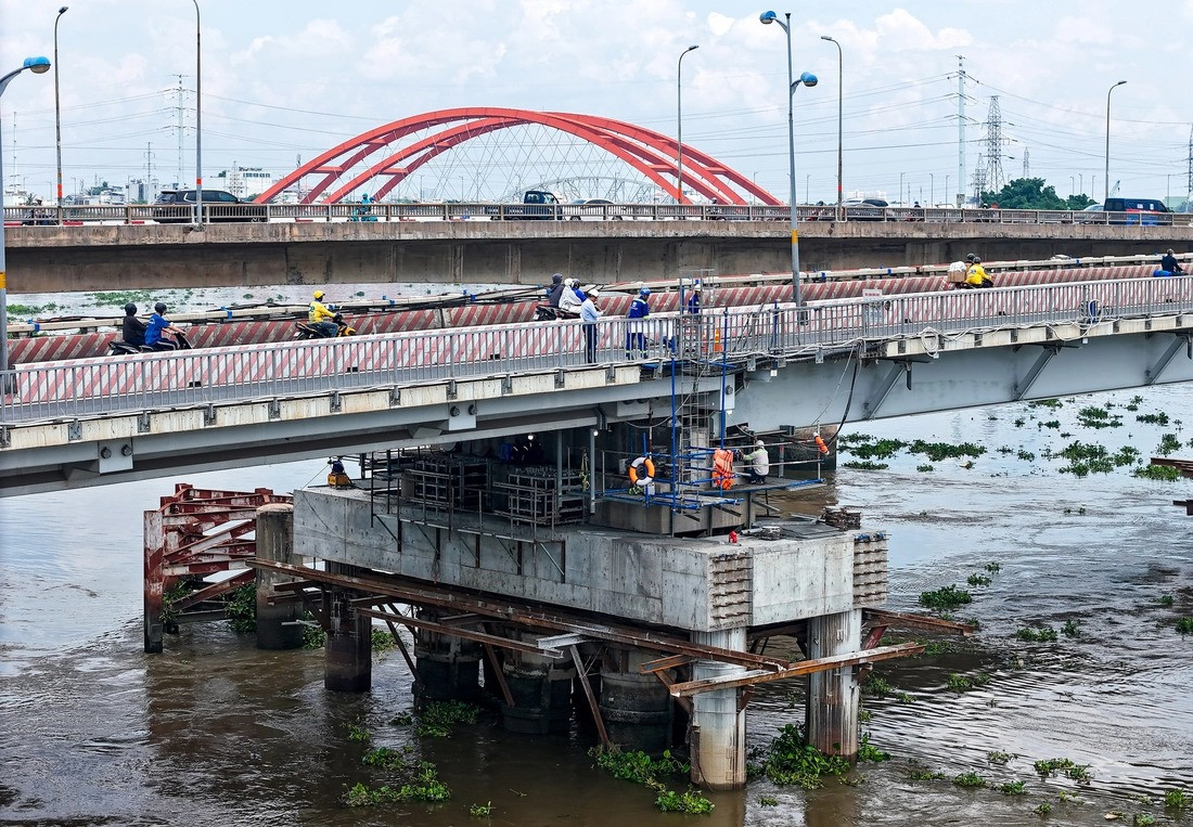 Cây cầu nặng 11.000 tấn tại TP. HCM lần đầu được áp dụng công nghệ kích nâng quy mô lớn- Ảnh 2.
