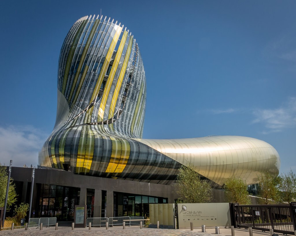 Cité Du Vin tại Bordeaux Pháp nổi tiếng là Bảo tàng rượu vang bậc nhất nước Pháp. Ảnh: Flickr. khi-cong-trinh-xay-dung-la-tac-pham-kien-truc-se-lam-thay-doi-kinh-te-1.jpg