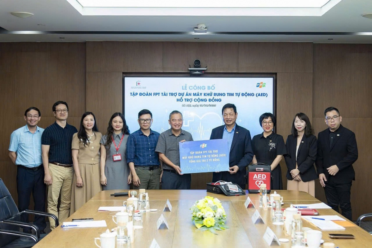 Lần đầu tiên Việt Nam có máy khử rung tim tự động cho cộng đồng do <a style='text-decoration: none;' href='/FPT'>FPT</a> triển khai Lần đầu tiên Việt Nam có máy khử rung tim tự động cho cộng đồng do <a style='text-decoration: none;' href='/FPT'>FPT</a> triển khai