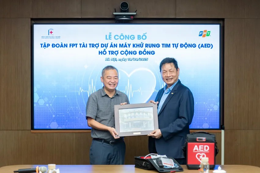 Tin vui: Việt Nam chính thức thí điểm đặt máy sốc tim nơi ở công cộng - ảnh 1