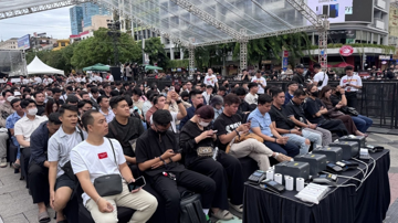 Choáng với số lượng iPhone 17 mở bán trong ngày đầu tiên, khách xếp hàng từ nửa đêm