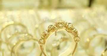 Giá vàng nhẫn tiếp tục giảm, thế giới rời đỉnh lịch sử