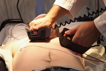 Tin vui: Việt Nam chính thức thí điểm đặt máy sốc tim ở nơi công cộng