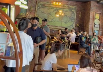 ‘Tổng tài’ ra lệnh đánh nhân viên trực tiếp đến quán cà phê xin lỗi