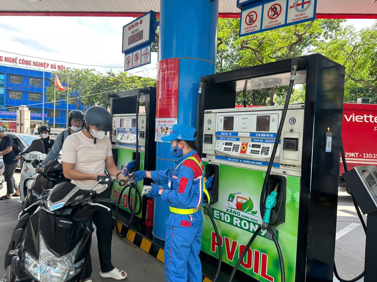 Nhiều người dân bắt đầu trải nghiệm sử dụng xăng E10. xang-e10.jpg