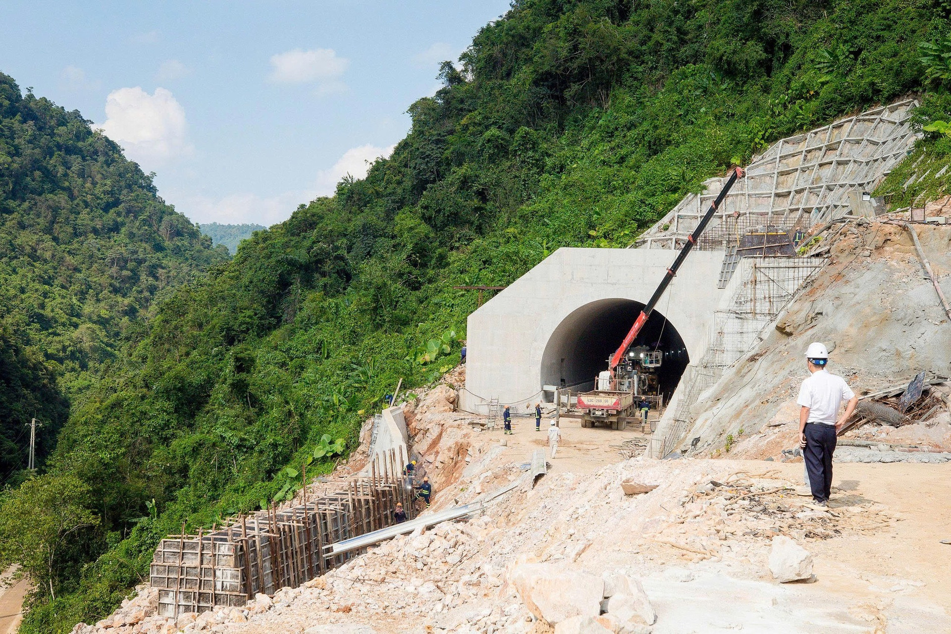 Chỉ ít tháng nữa, cao tốc 23.000 tỷ rút ngắn nửa thời gian kết nối Thủ đô với tỉnh giáp Trung Quốc sẽ thông xe- Ảnh 2. Chỉ ít tháng nữa, cao tốc 23.000 tỷ rút ngắn nửa thời gian kết nối Thủ đô với tỉnh giáp Trung Quốc sẽ thông xe- Ảnh 2.