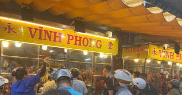 Vịt quay 'cháy hàng' dịp lễ