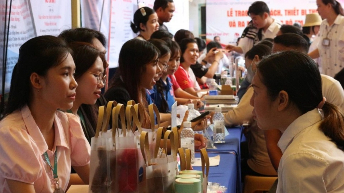 Nhiều việc làm đang cần tuyển gấp, có mức lương đến 25 triệu đồng/tháng