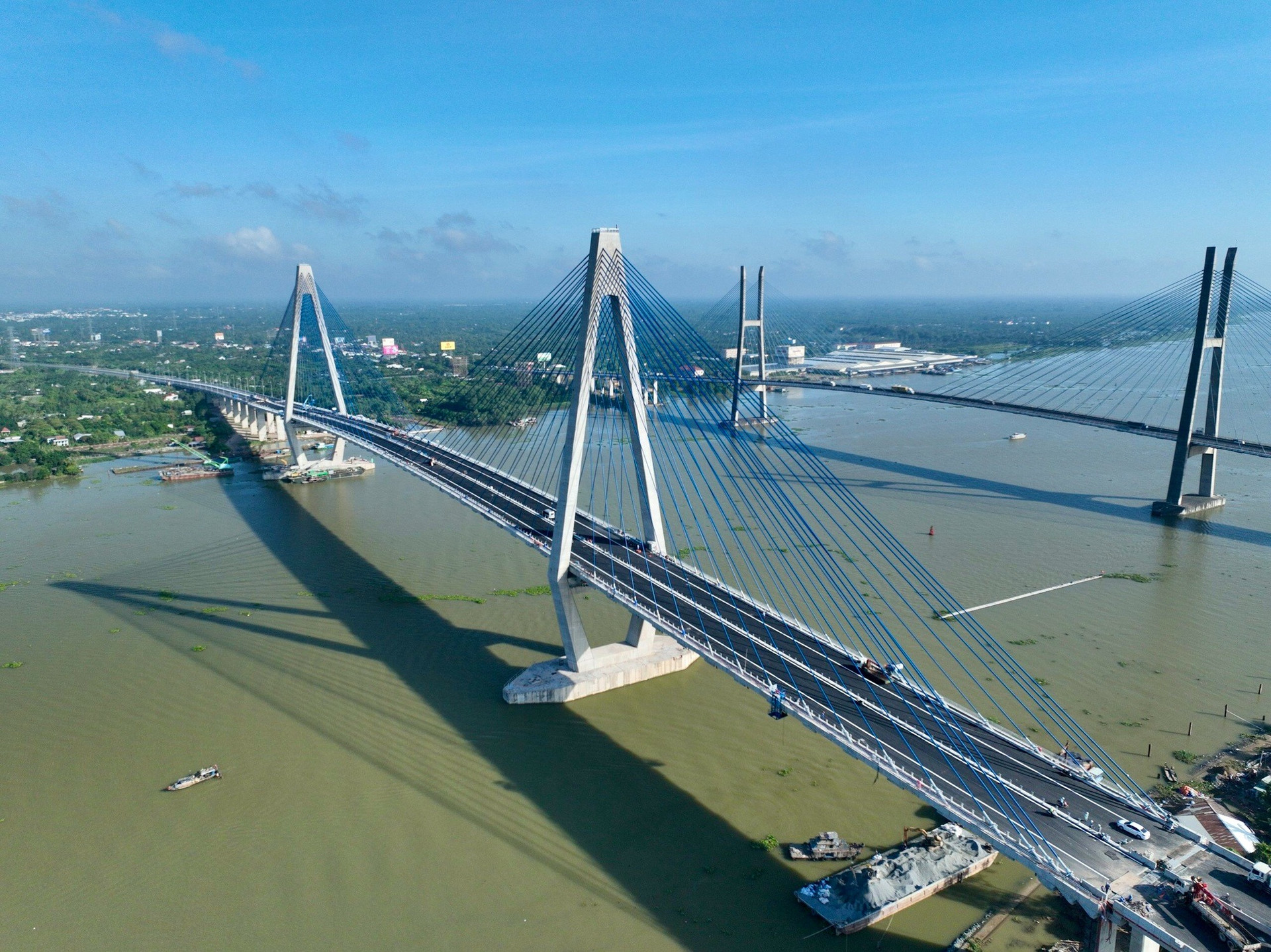 Cầu dây văng 5.000 tỷ do người Việt xây dựng từng được Thủ tướng chỉ ra 5 điểm nổi bật có vốn đầu tư chỉ bằng nửa cây cầu cũ- Ảnh 2.