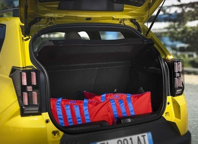 ‘Kình địch’ mới của Hyundai i10, Kia Morning: Giá 448 triệu, ngôn ngữ thiết kế chuẩn Ý, thuộc phân khúc SUV ‘gầm cao máy thoáng’