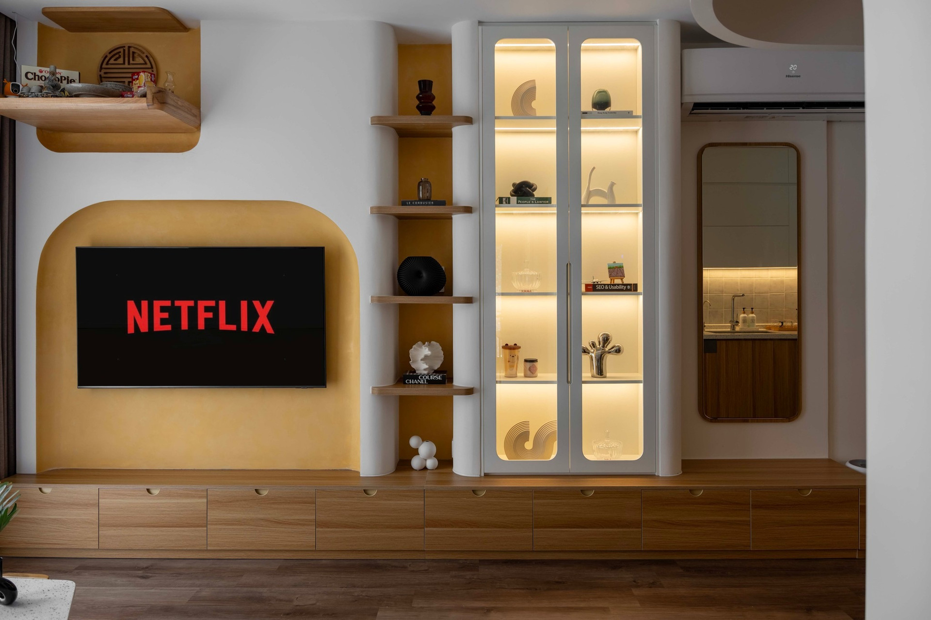 Tổ ấm 70m2 nổi bật với nội thất đương thời và bảng màu ấm cúng- Ảnh 3.