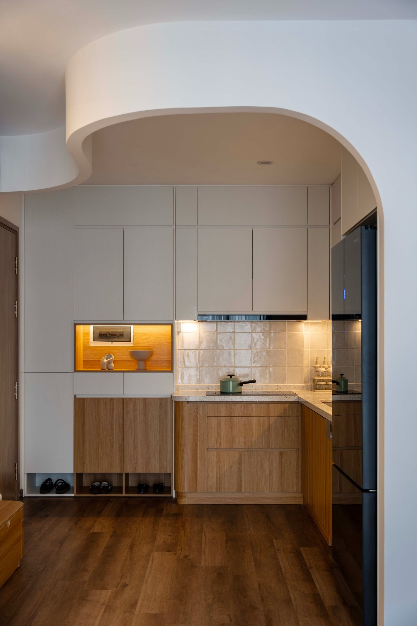 Tổ ấm 70m2 nổi bật với nội thất đương thời và bảng màu ấm cúng- Ảnh 6.