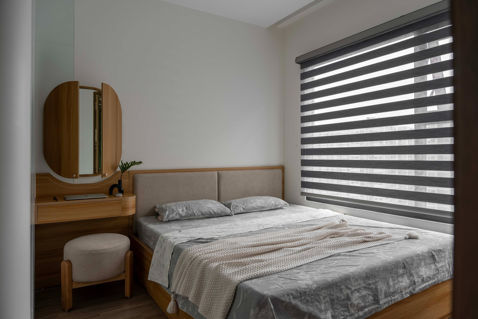 Tổ ấm 70m2 nổi bật với nội thất đương thời và bảng màu ấm cúng- Ảnh 7.