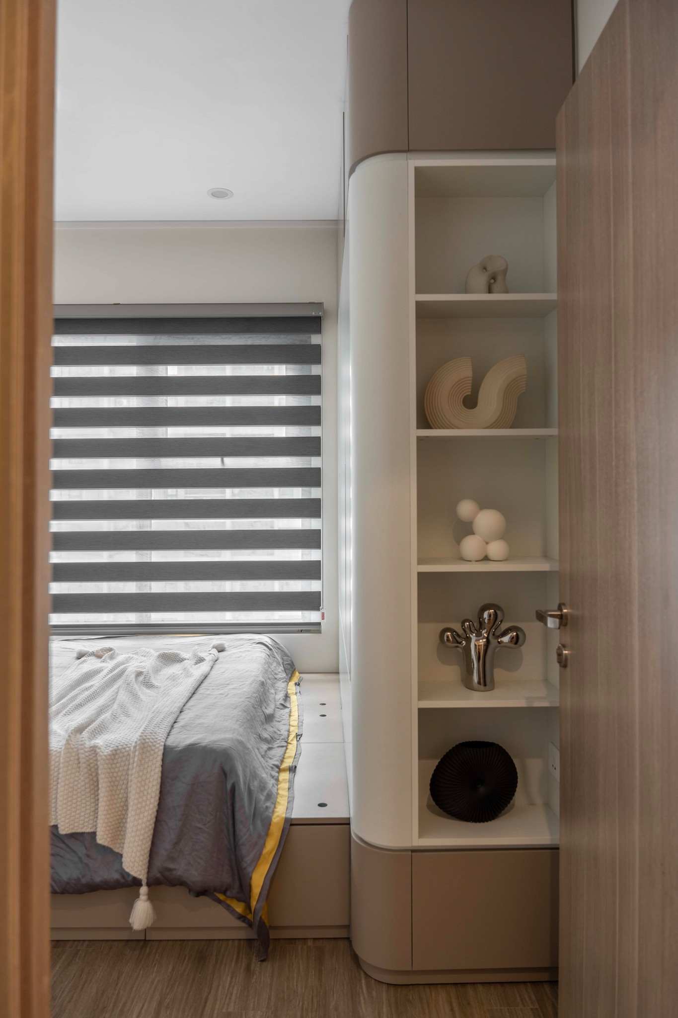 Tổ ấm 70m2 nổi bật với nội thất đương thời và bảng màu ấm cúng- Ảnh 9.