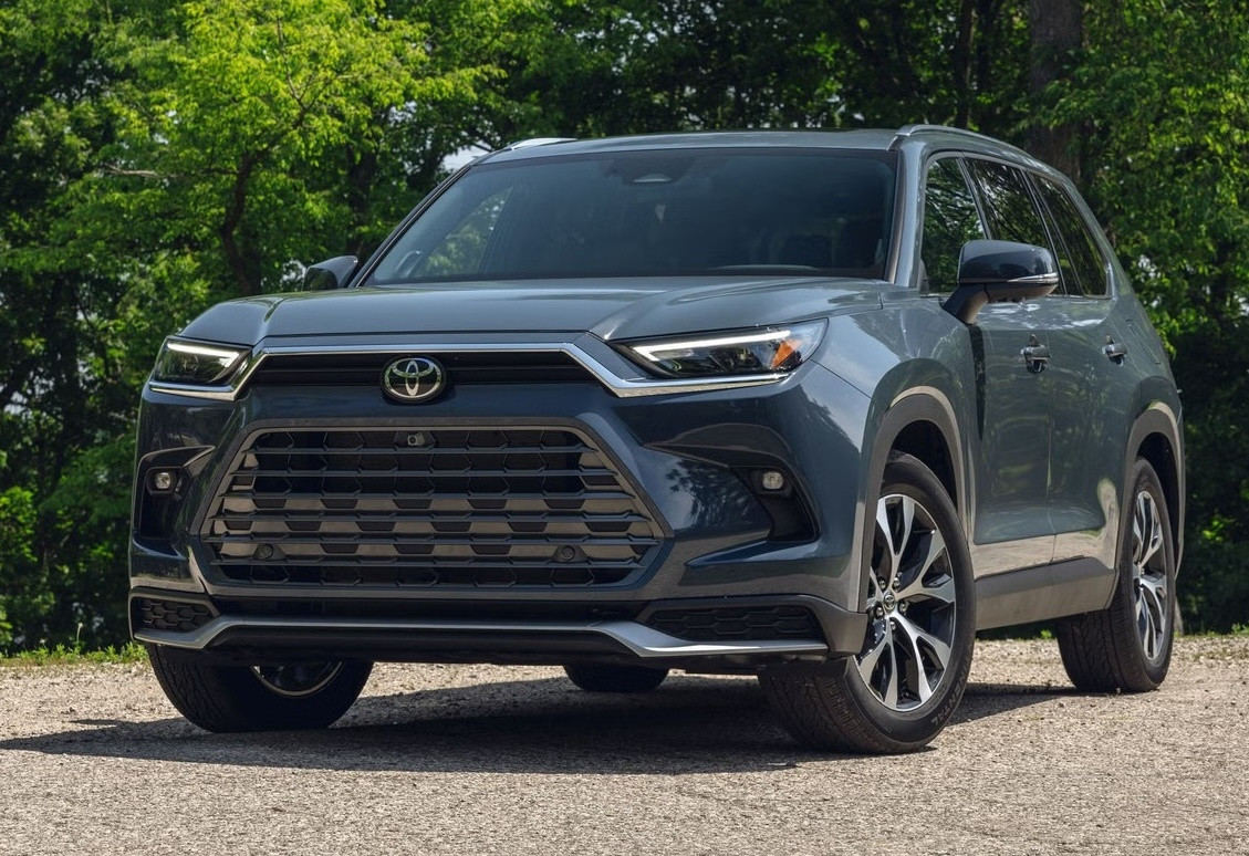 ‘Kệ’ các hãng chuyển mình sang xe ô tô điện, Toyota đang có bước đi đầy tính toán: Xe bán ra luôn trong tình trạng ‘cháy hàng’