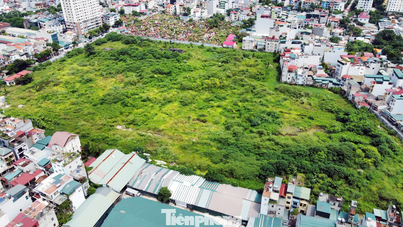 Khu đất rộng hơn 5,8 ha tại địa chỉ số 40 phố Thịnh Liệt (phường Hoàng Mai, TP Hà Nội) nằm trong danh sách các dự án thí điểm thực hiện dự án nhà ở thương mại thông qua thỏa thuận về nhận quyền sử dụng đất hoặc đang có quyền sử dụng đất chính thức của TP Hà Nội. Theo kế hoạch, tại đây sẽ xây dựng Khu chức năng đô thị Thịnh Liệt với tổng vốn dự kiến hơn 2.800 tỷ đồng. tp-khu-chuc-nang-do-thi-thinh-liet7.jpg