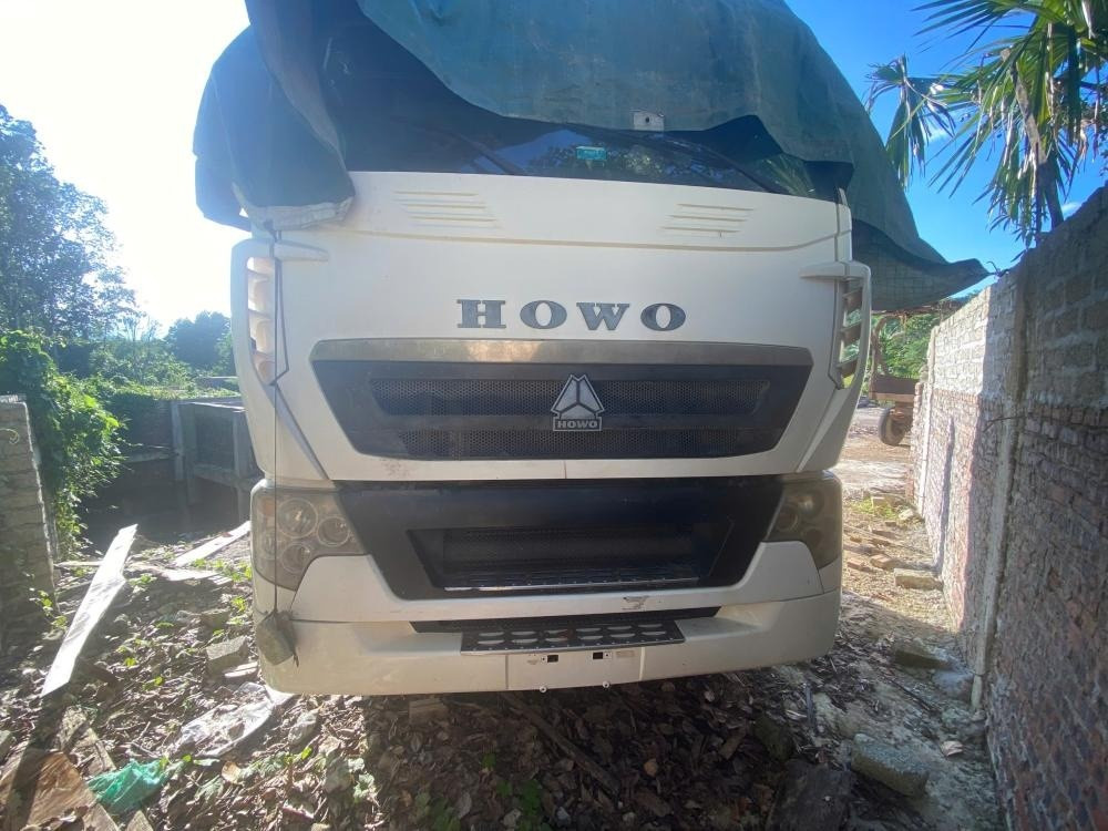 Xe đầu kéo nửa tỷ đậu 2 tháng không ai đến nhận, chủ gara thấy sẵn giấy tờ nên đem đi bán