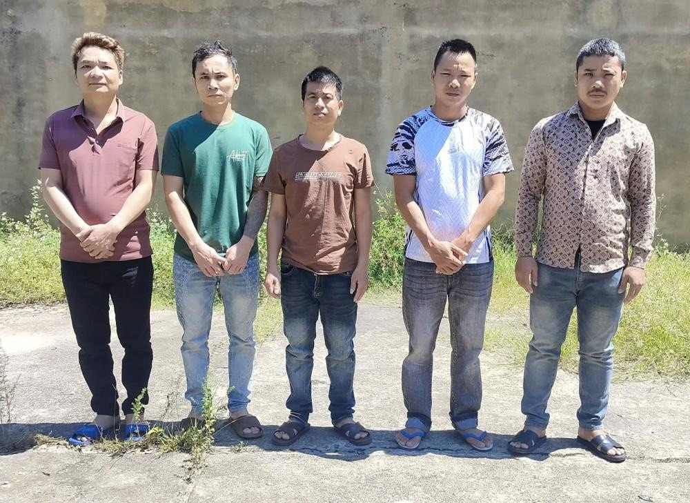 Xe đầu kéo nửa tỷ đậu 2 tháng không ai đến nhận, chủ gara thấy sẵn giấy tờ nên đem đi bán