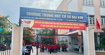 Nam sinh túm tóc, ghìm đầu cô giáo: Vì sao học sinh không can ngăn?
