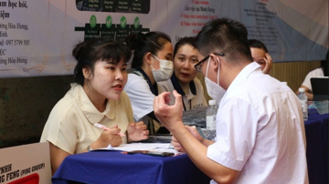 Nhiều việc làm đang cần tuyển gấp, có mức lương đến 25 triệu đồng/tháng