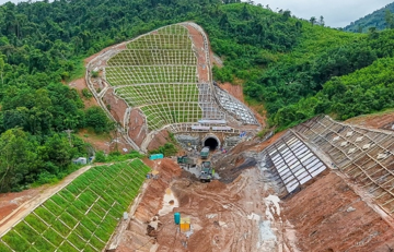 Thứ trưởng Bộ Xây dựng kiểm tra dự án cải tạo đường sắt 2.000 tỷ đồng do liên danh Đèo Cả thực hiện