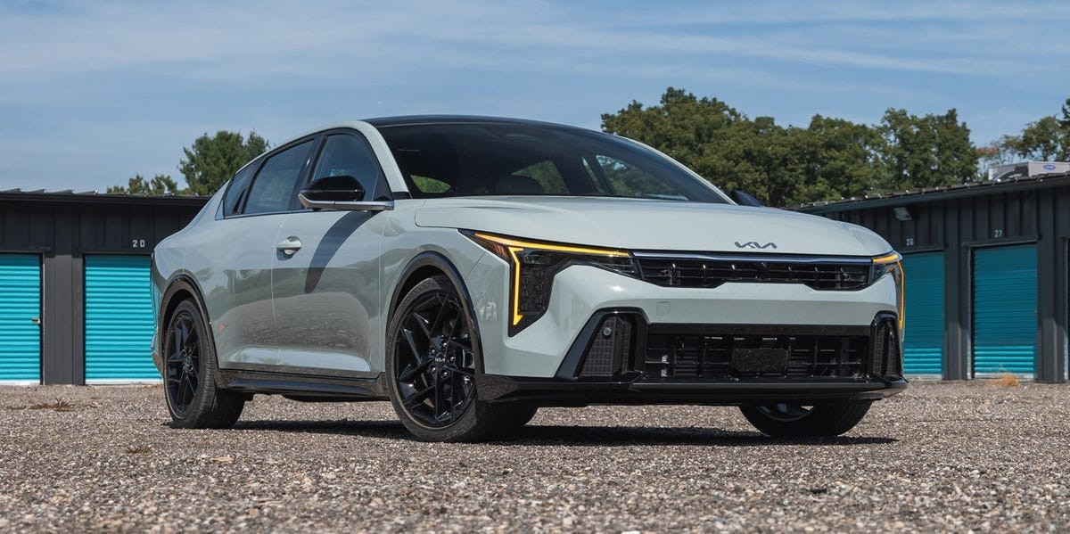 Hatchback mới của Kia rộng như sedan, công nghệ siêu sang thách thức Honda Civic và Toyota Corolla