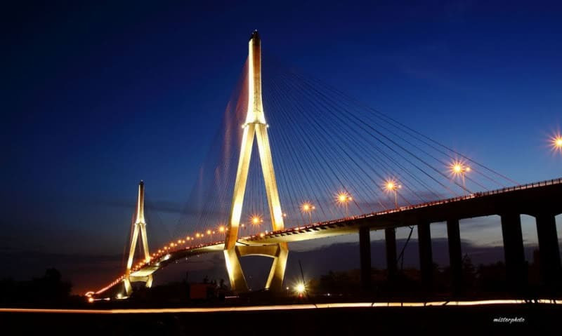 Cầu từng giữ kỷ lục Đông Nam Á, nối 2 tỉnh thành ĐBSCL: Quá trình thi công khó khăn, nay là biểu tượng hiện đại của Tây Nam Bộ- Ảnh 1.