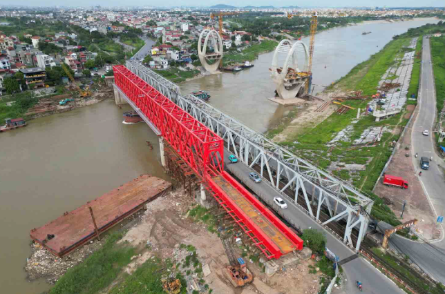 Cây cầu 1.800 tỷ thay thế cây cầu hơn 120 tuổi sẽ bị phá dỡ ở Hà Nội lùi thời hạn thông xe 1 năm- Ảnh 2.