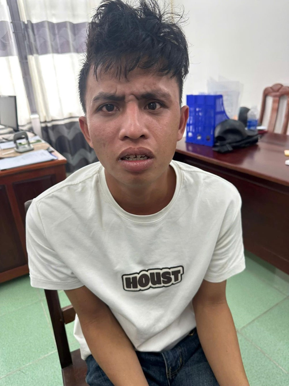 Bắt em trai chủ tiệm áo cưới Trần Văn Tiên sinh năm 1998 - ảnh 1