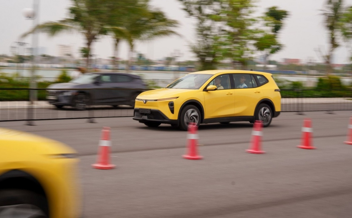 VinFast Limo Green là ‘át chủ bài’ mới cho xe dịch vụ: Tài xế nói thẳng chất lượng xe, khách đi cũng không ngại ‘vạch rõ’