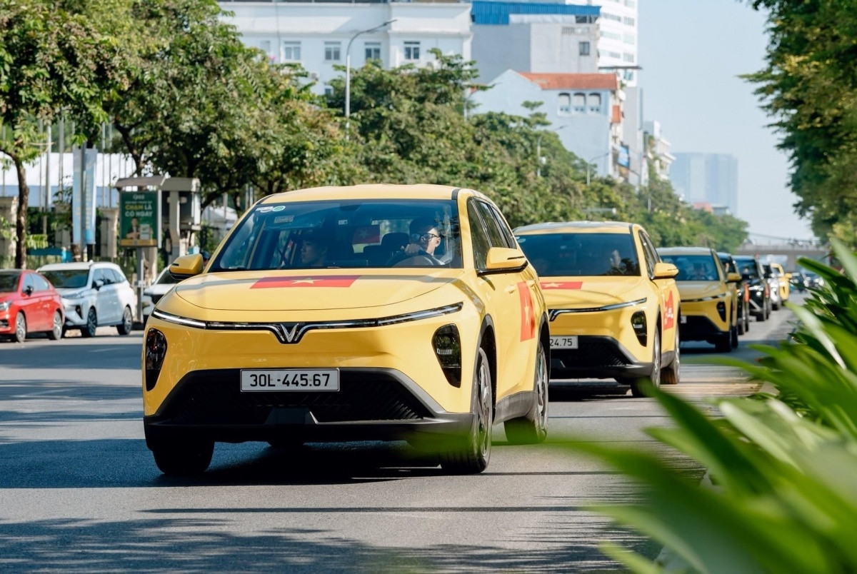 VinFast Limo Green là ‘át chủ bài’ mới cho xe dịch vụ: Tài xế nói thẳng chất lượng xe, khách đi cũng không ngại ‘vạch rõ’