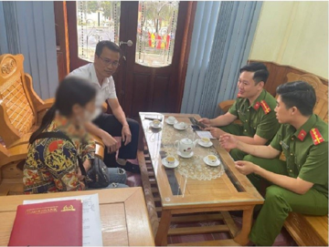 Chị T. đến ngân hàng chuyển 100 triệu tới tài khoản PGBank của 'Cán bộ Hải quan', nhân viên Agribank lập tức báo công an