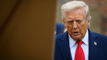 Ông Trump đón tin buồn