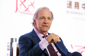 Tỷ phú Ray Dalio cảnh báo “bom nợ' từ Mỹ sắp thổi bay trật tự tiền tệ toàn cầu