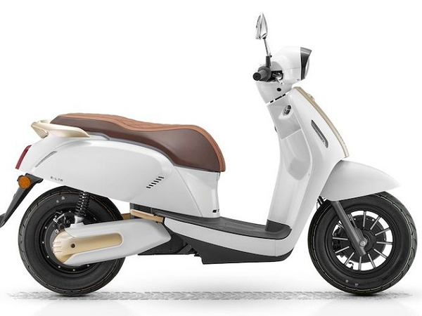 Xe điện phong cách Vespa cực hút mắt, giá 43 triệu đồng: Chạy 105 km/lần sạc, gắn thêm pin đi xa gấp đôi Xe điện phong cách Vespa cực hút mắt, giá 43 triệu đồng: Chạy 105 km/lần sạc, gắn thêm pin đi xa gấp đôi