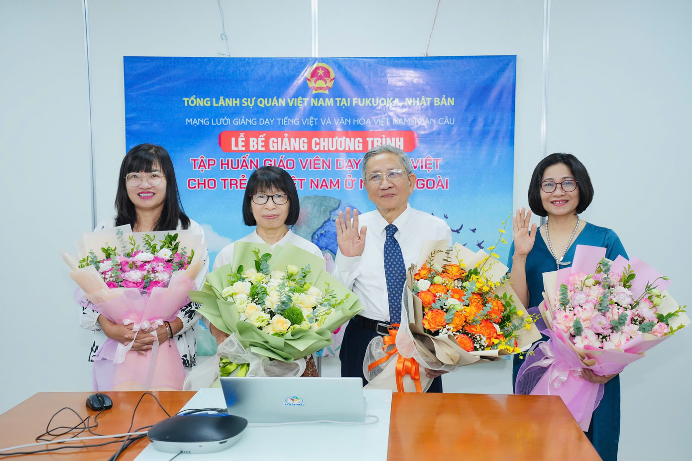 Các học viên hoàn thành đầy đủ bài tập được tặng bằng khen và tuyên dương anh-2.jpg