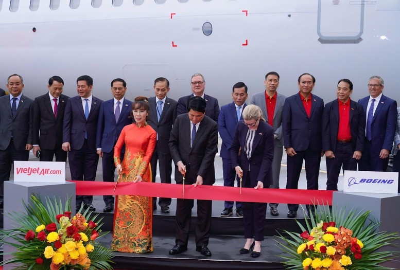 Vietjet (<a style='text-decoration: none;' href='/VJC'>VJC</a>) tiếp nhận siêu máy bay đầu tiên từ Tập đoàn Boeing