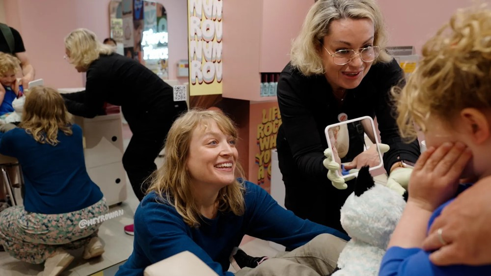 Bỏ việc lương cao ở phố Wall để khởi nghiệp, U50 thành công xây dựng nên đế chế kinh doanh thu về gần 2.000 tỷ đồng/năm - ảnh 2