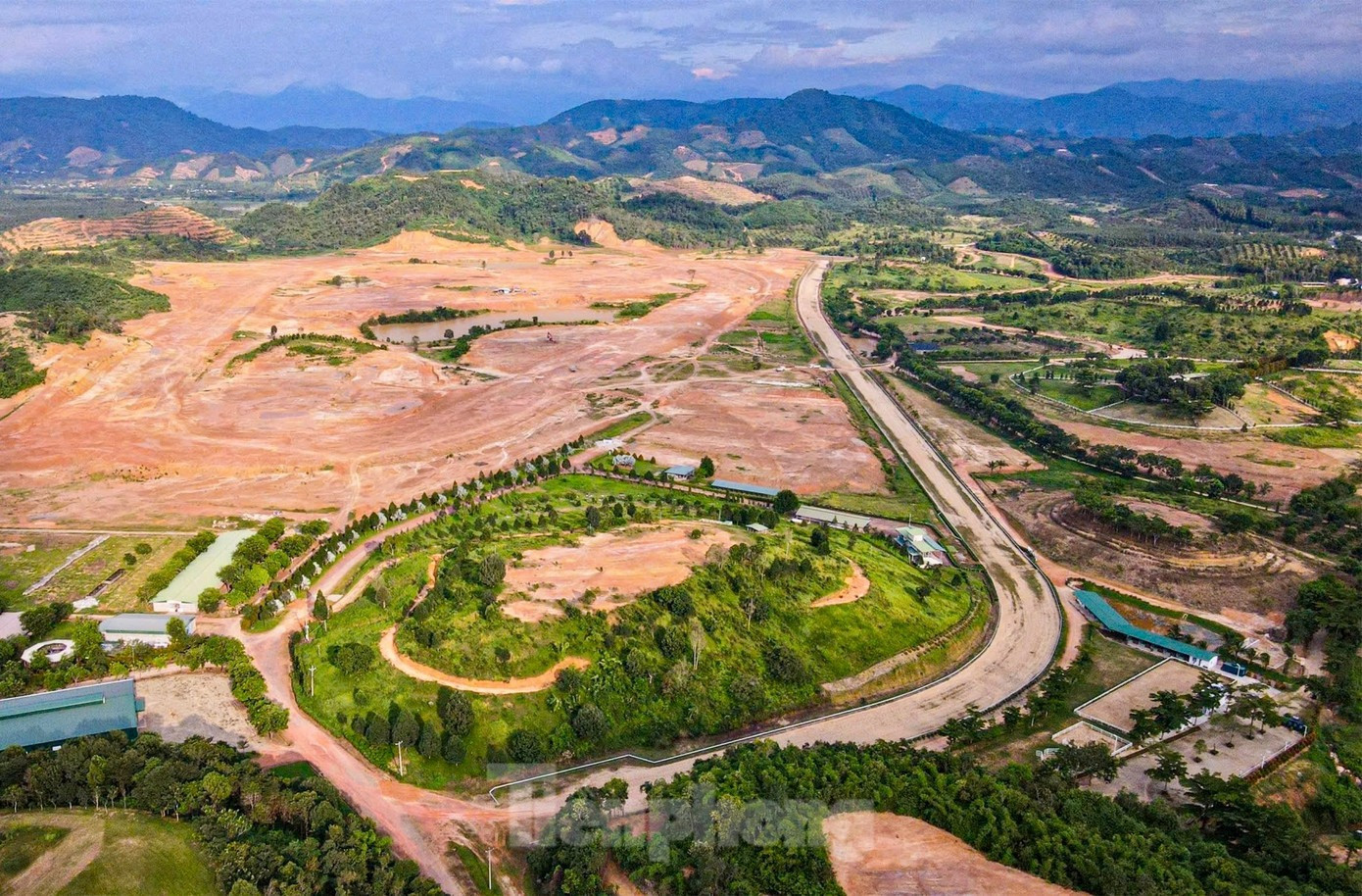 Dự án trường đua ngựa, đua chó tại tỉnh rộng nhất Việt Nam gặp khó- Ảnh 1.